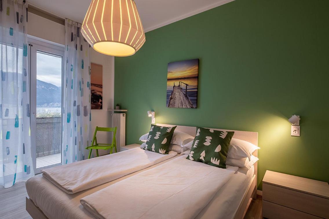 Lake View With Aircon - 5 Minutes From The Beach! Brenzone sul Garda Exteriör bild