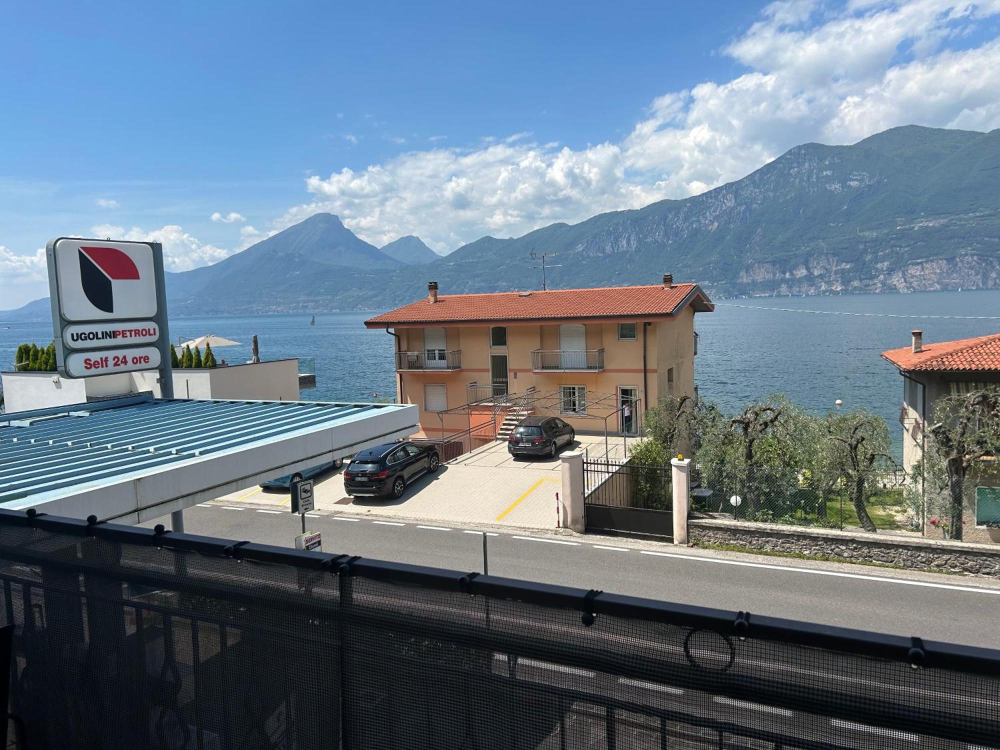 Lake View With Aircon - 5 Minutes From The Beach! Brenzone sul Garda Exteriör bild
